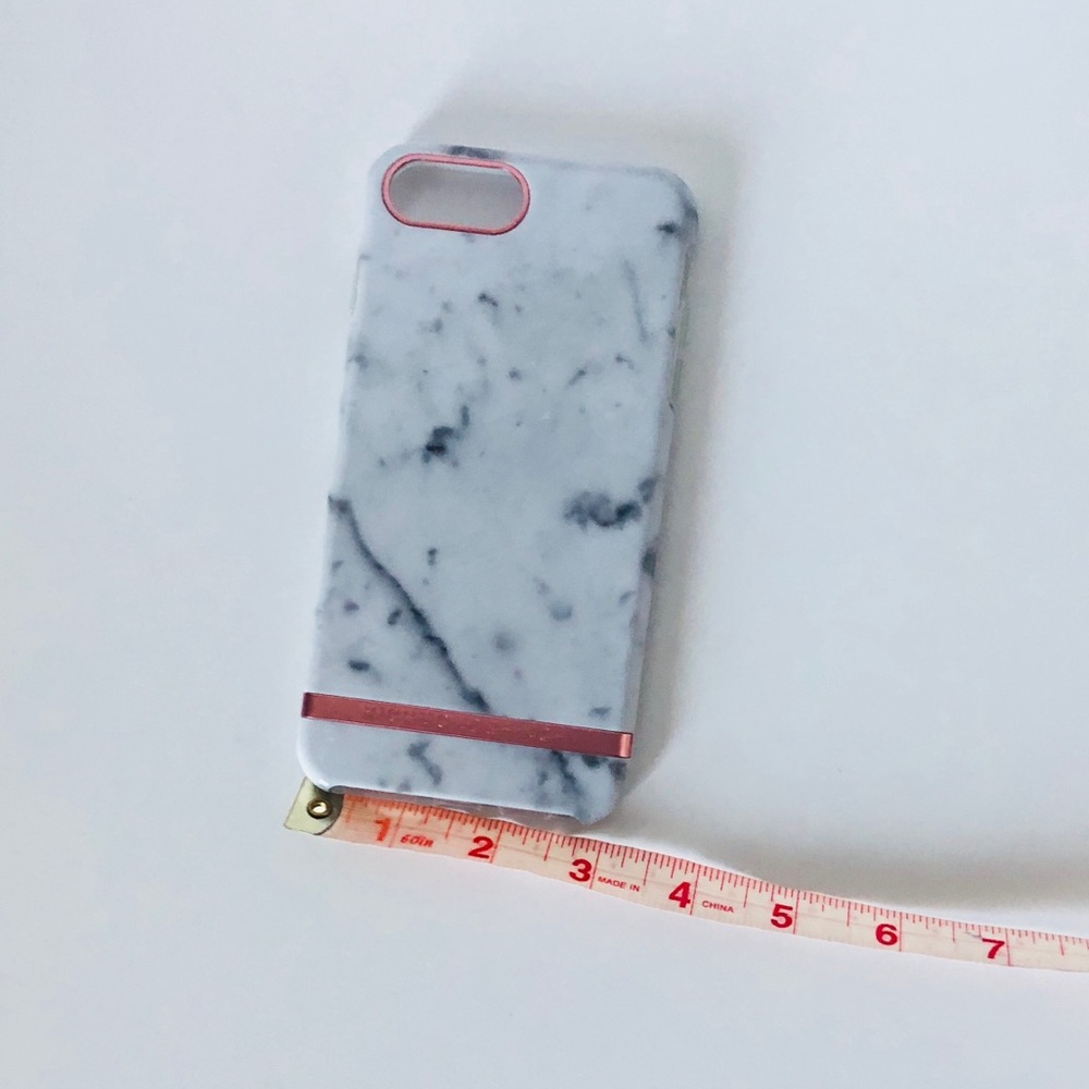 WHITE MARBLE - ROSÉ GOLD DETAILS PHONE CASE - Picture 7 of 8